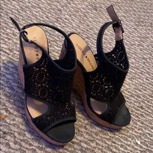 Black wedges